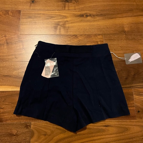Navy shorts with silver zipper - Picture 2 of 3